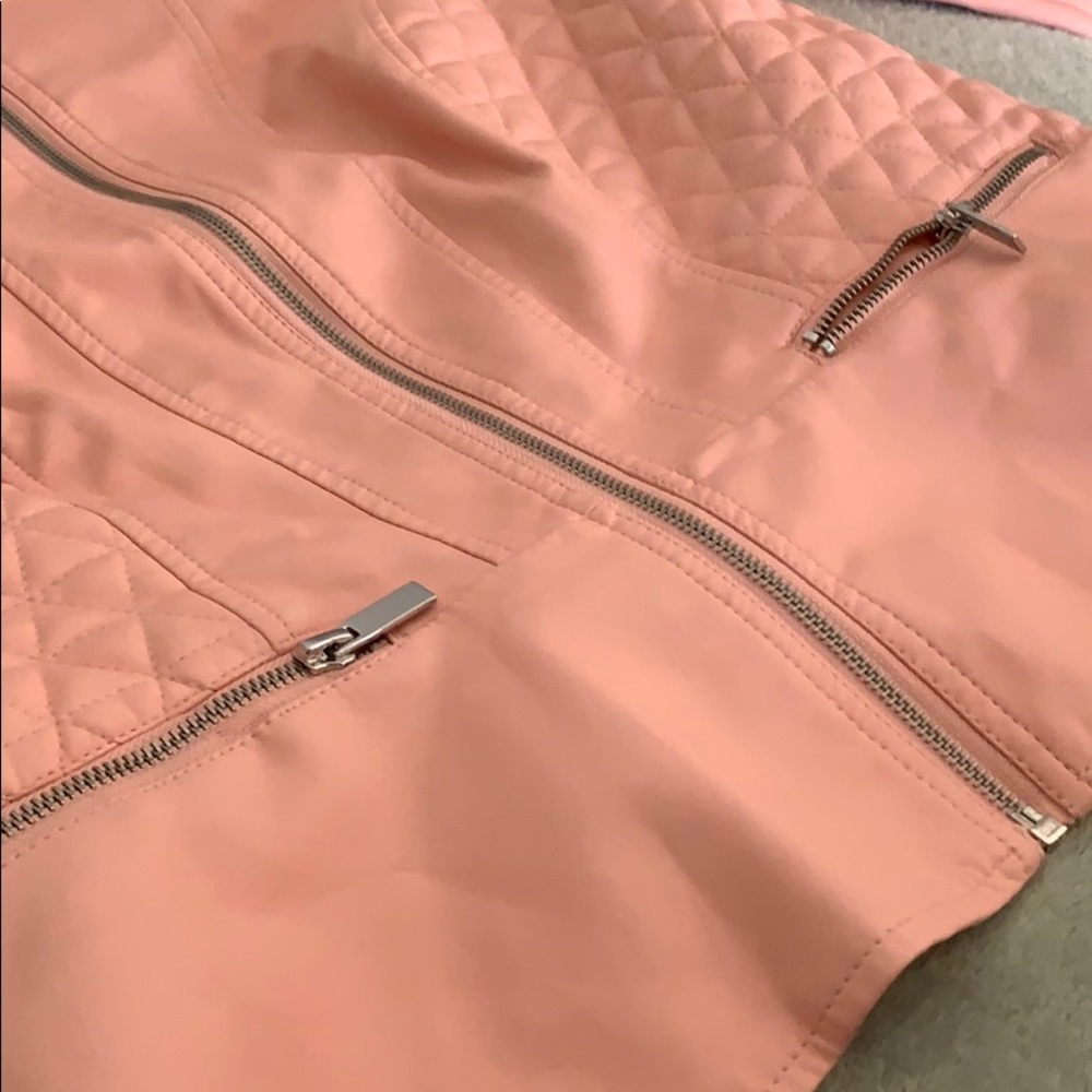 Pink leather jacket - Picture 3 of 5